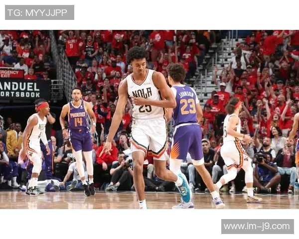 特雷墨菲半场表现抢眼11投6中斩获15分1篮板3抢断展现实力